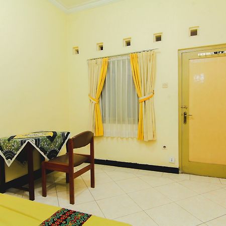 Griya Batik Giri Sekar Homestay Yogyakarta Bagian luar foto